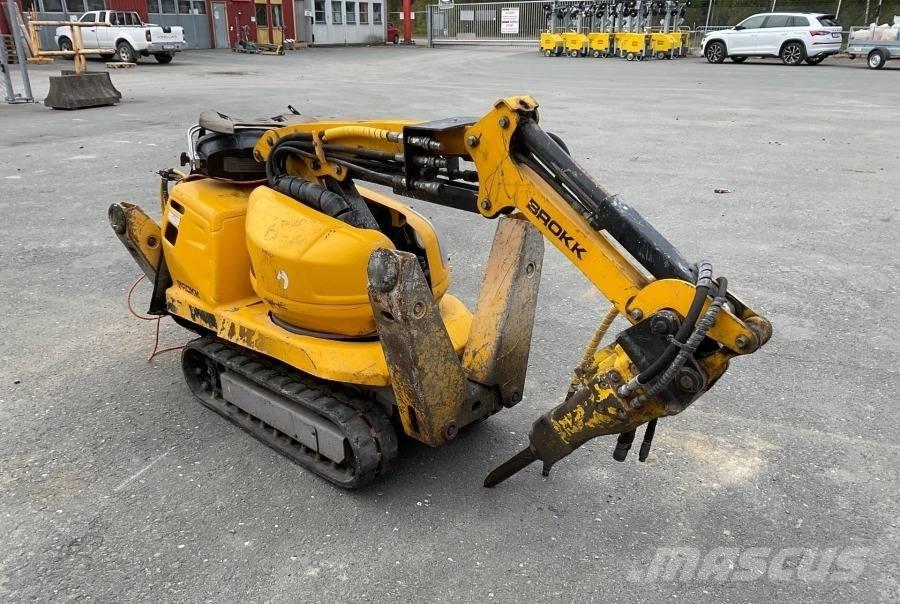 Brokk 60 组装挖掘机