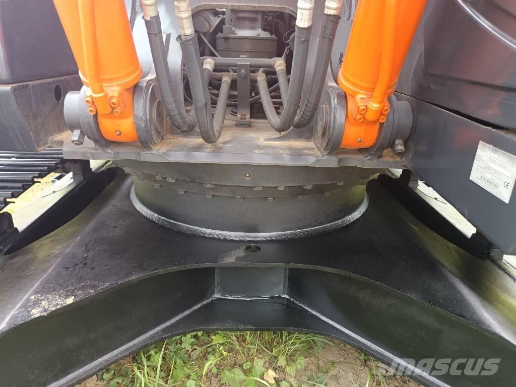 Hitachi ZX 210 履带挖掘机