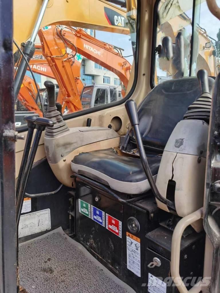 CAT 303 CR 小型挖掘机