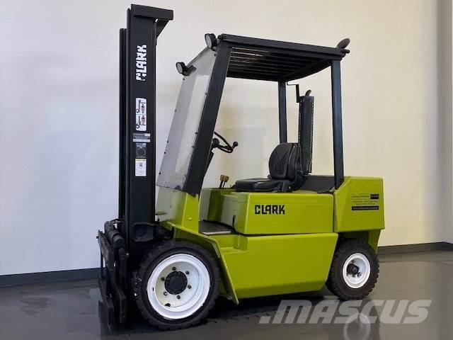 Clark DPM30N 柴油叉车