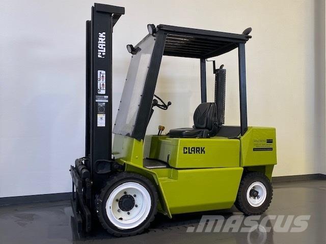 Clark DPM30N 柴油叉车