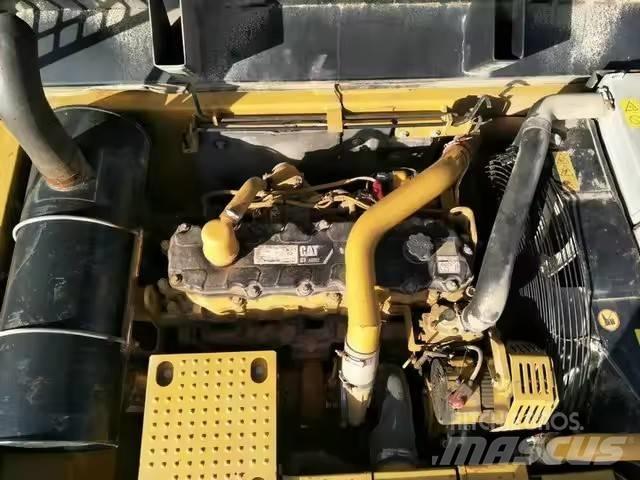 CAT 324 履带挖掘机