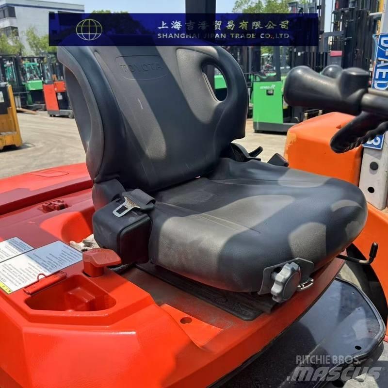 Toyota 15 电动叉车