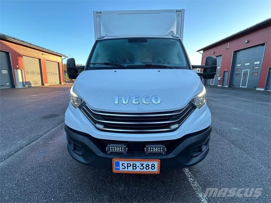 Iveco Daily 大型面包车