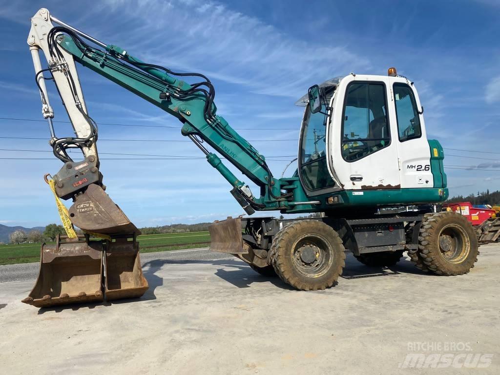 New Holland MH 2.6 轮式挖掘机