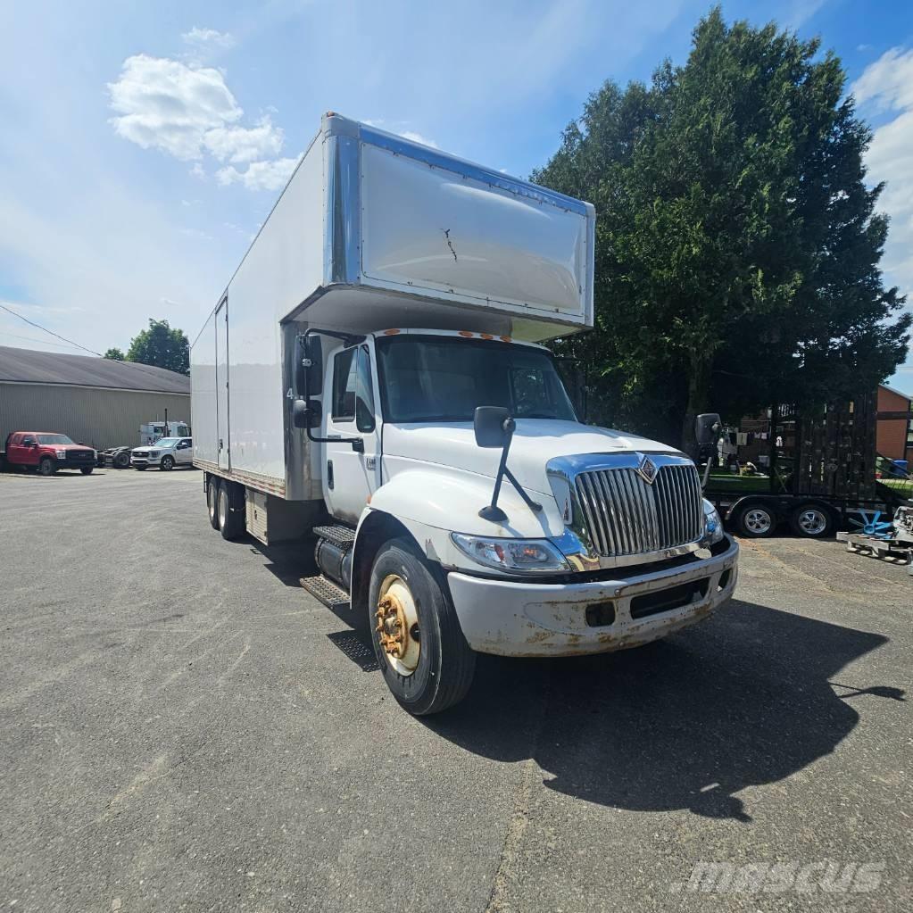 International 4400 厢式货车