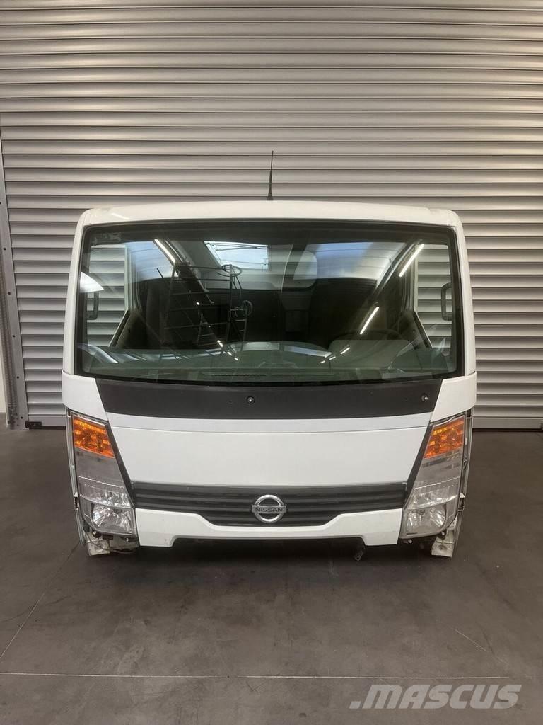 Nissan Cabstar 驾驶室与内部