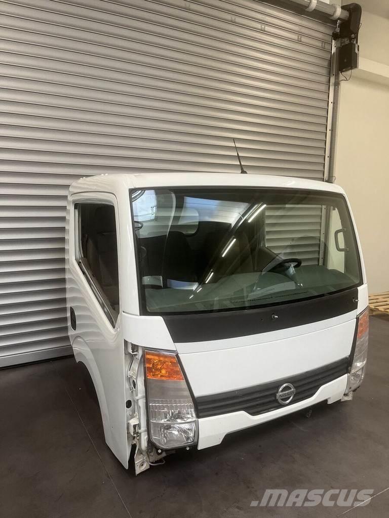 Nissan Cabstar 驾驶室与内部