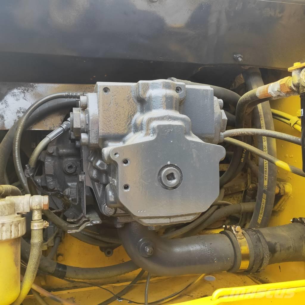 Komatsu PC200-7 履带挖掘机