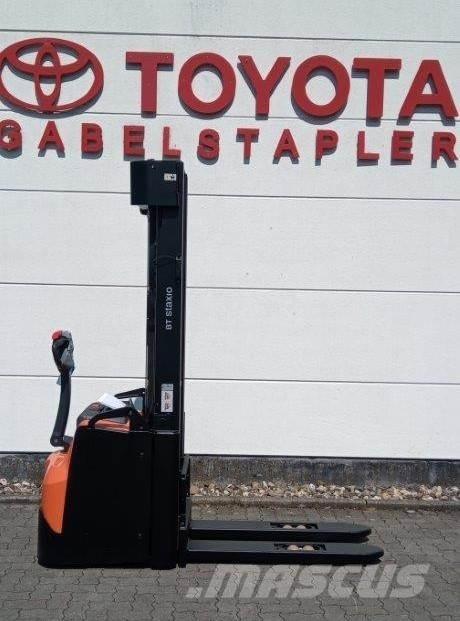 Toyota SWE160L 手推堆垛车
