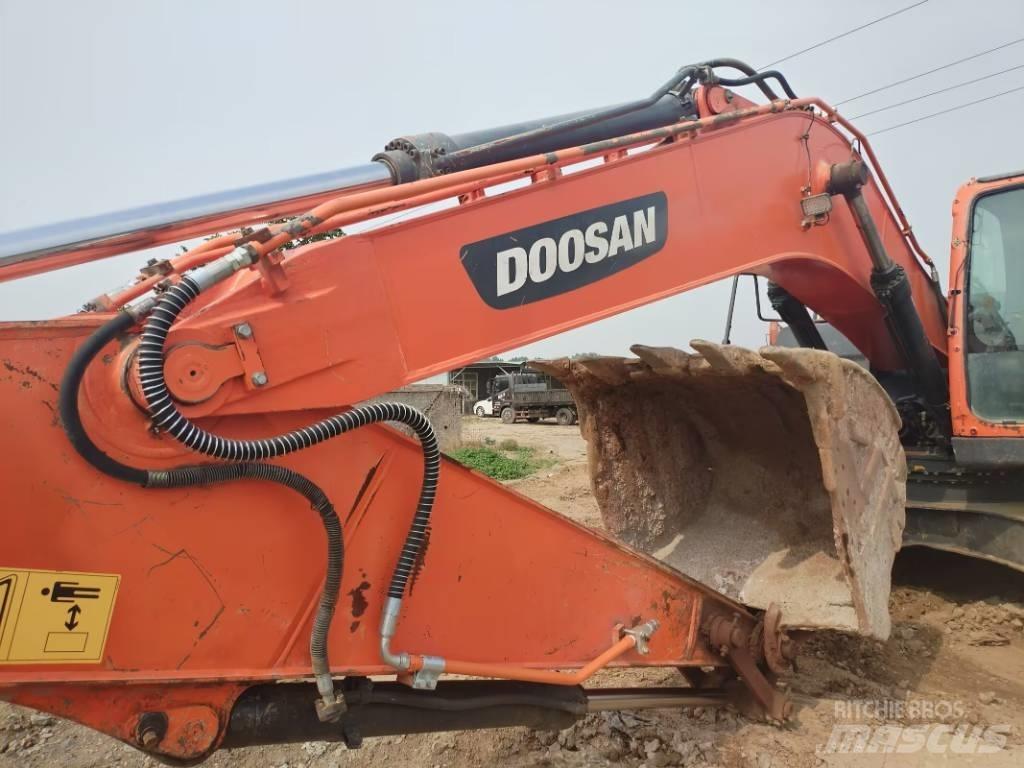 Doosan DX225LC-9C 履带挖掘机