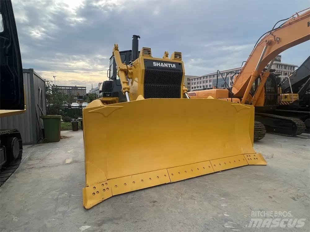 Shantui SD32 履带式推土机