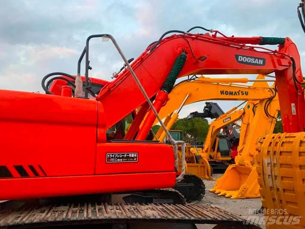 Doosan DX 225 LC 履带挖掘机