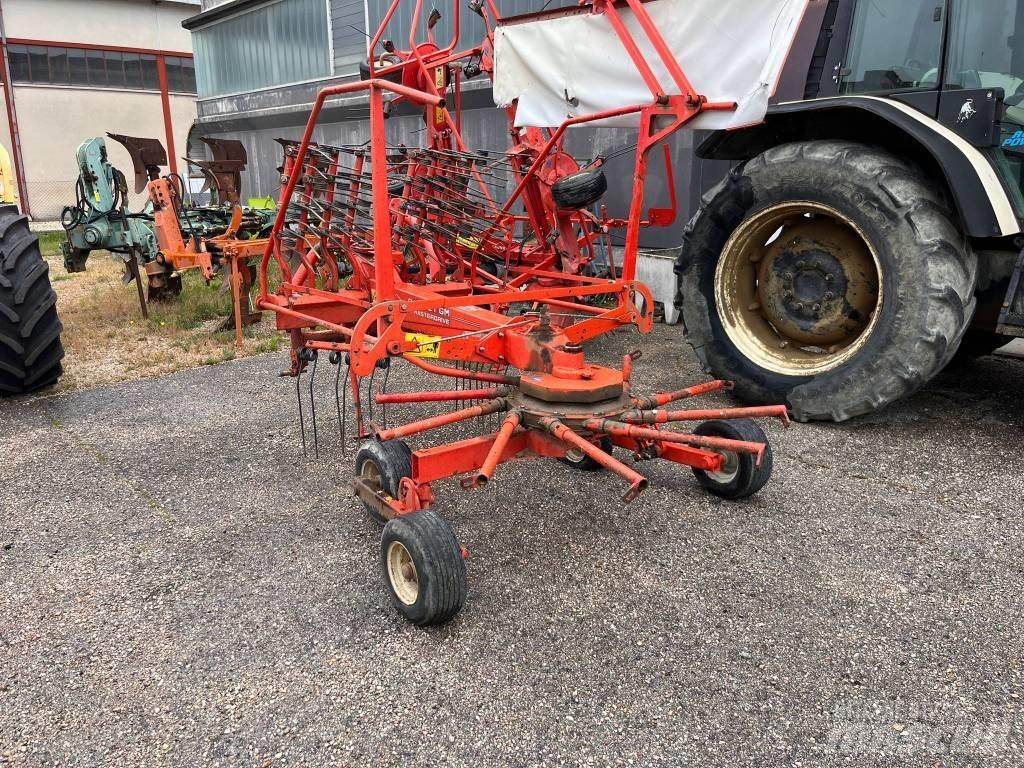 Kuhn GA 4121 G M 犁耙和摊草机