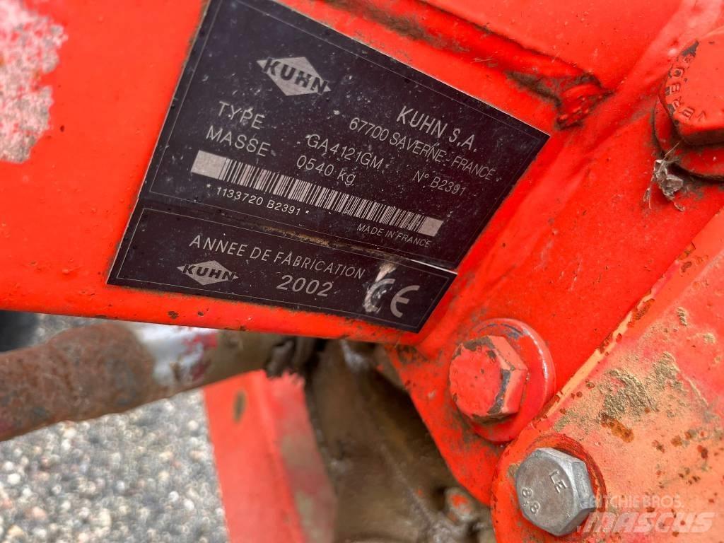 Kuhn GA 4121 G M 犁耙和摊草机