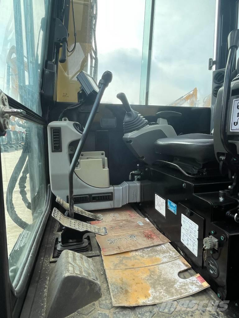 CAT 305.5E2 小型挖掘机