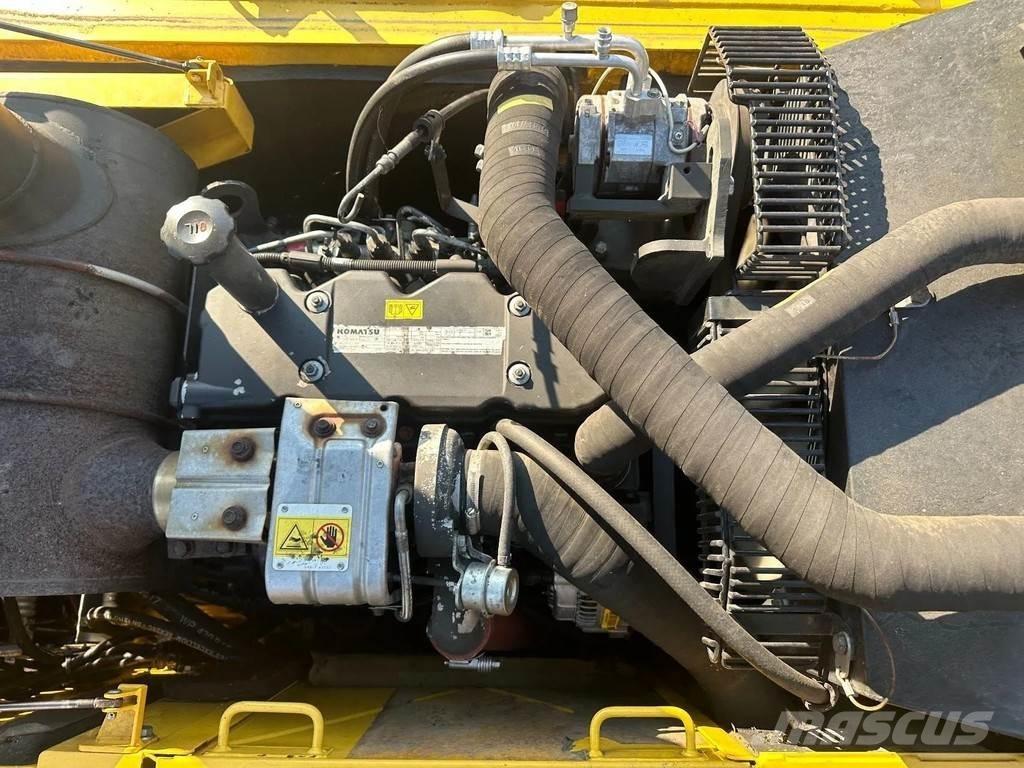 Komatsu PW160-8 轮式挖掘机