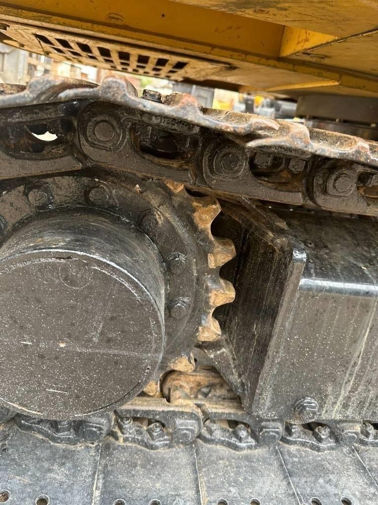 CAT 305.5 小型挖掘机