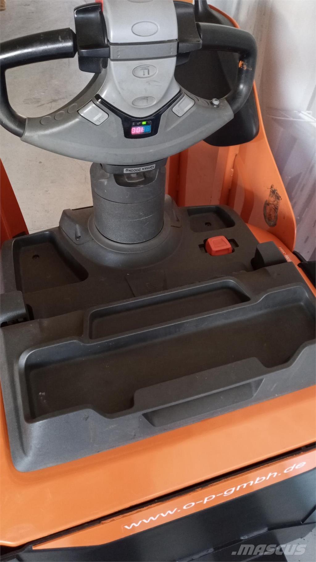 Toyota LPE 200 手推堆垛车