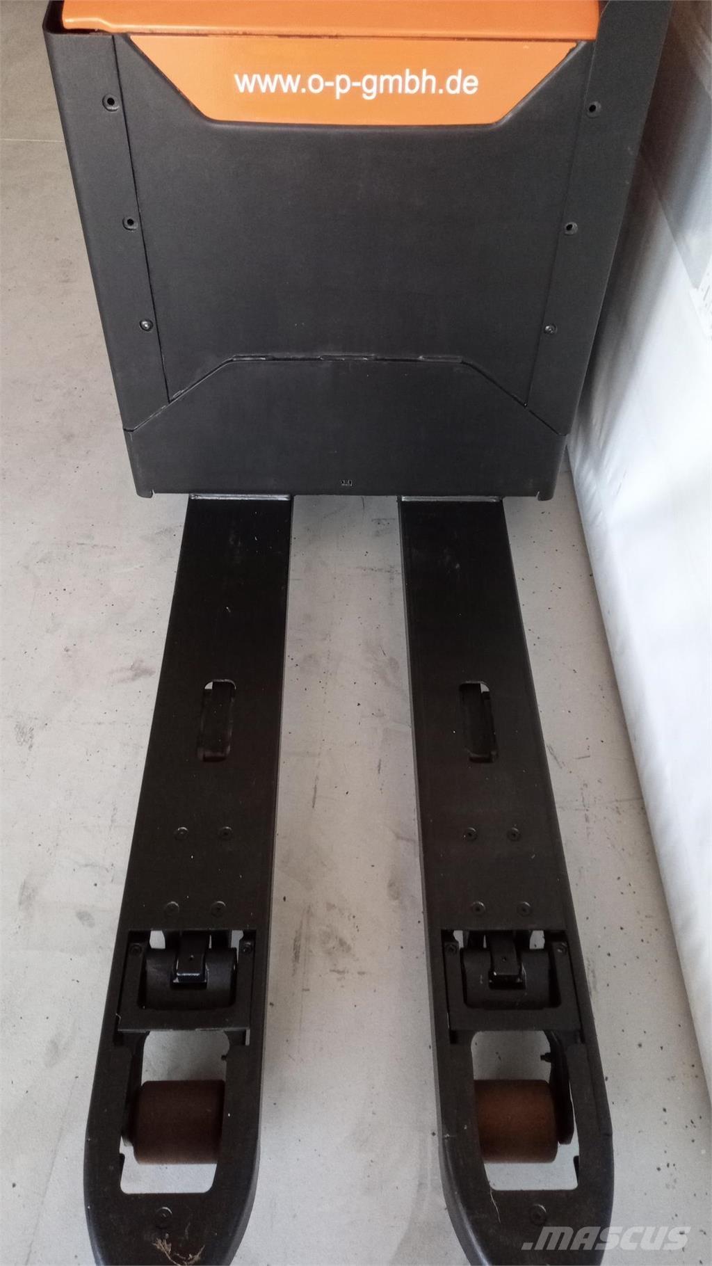 Toyota LPE 200 手推堆垛车