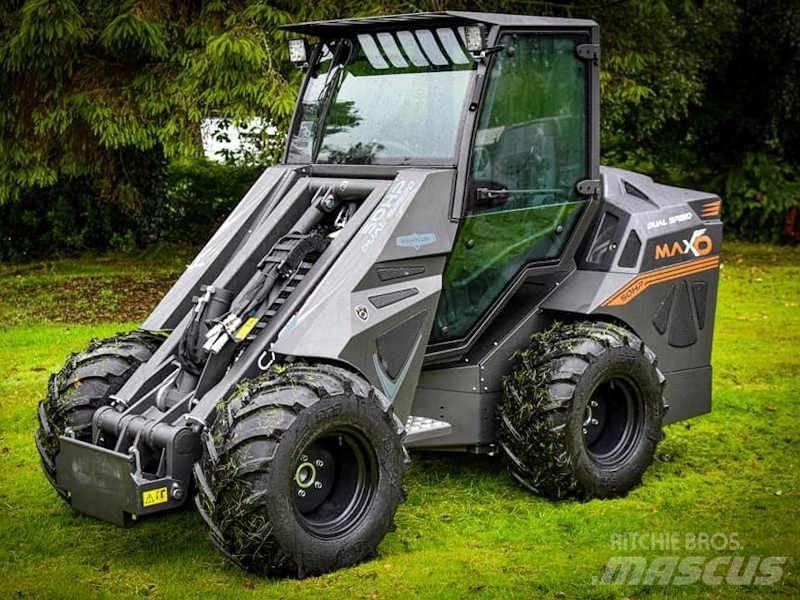 Cast Loader MAXO 57D 小型装载机