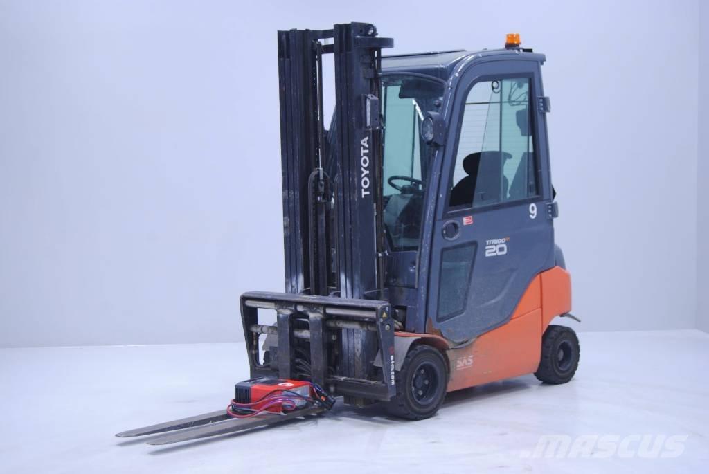 Toyota 8FBMK20T 电动叉车