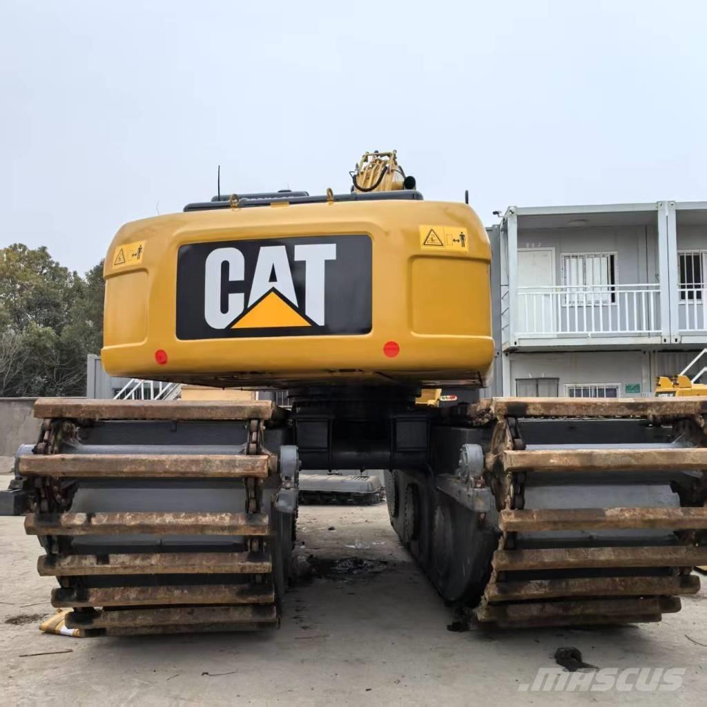 CAT 320 D 水陆两栖挖掘机