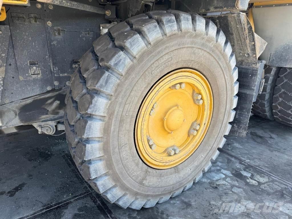 Komatsu HD405-7 翻斗车\公路型自卸车