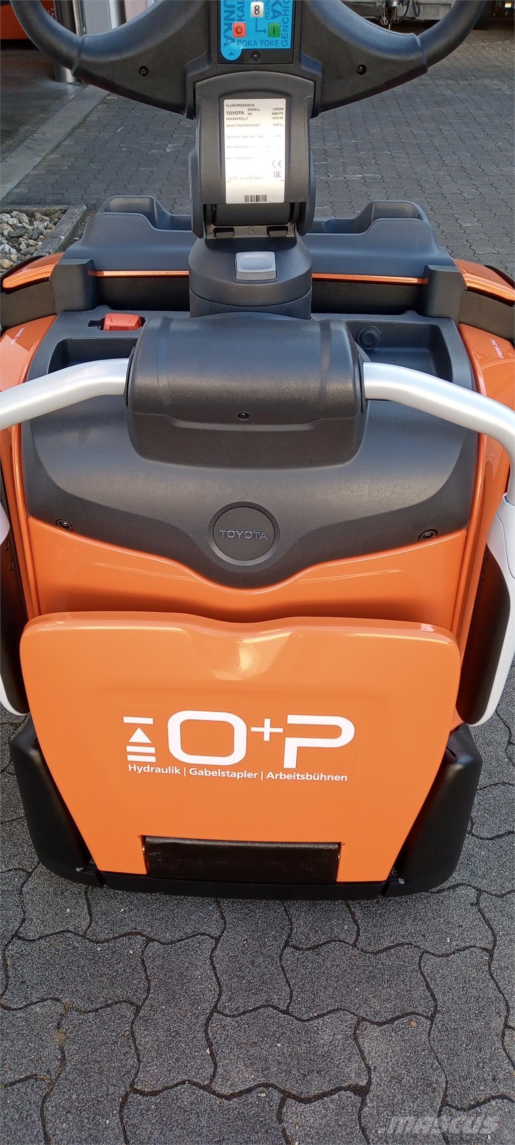 Toyota LPE200 手推堆垛车