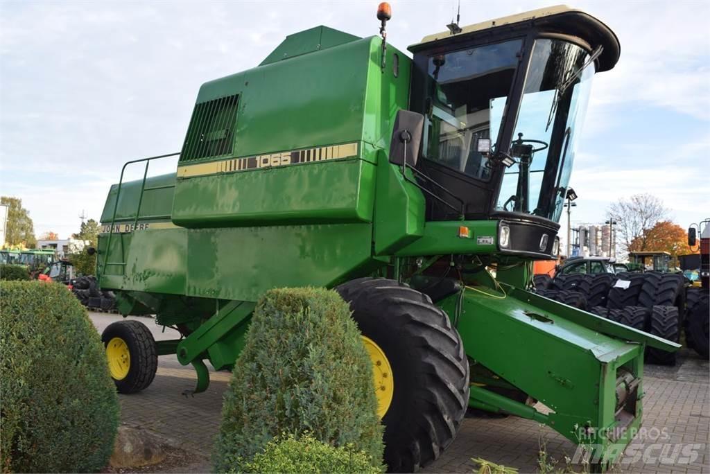John Deere 1065 联合收割机