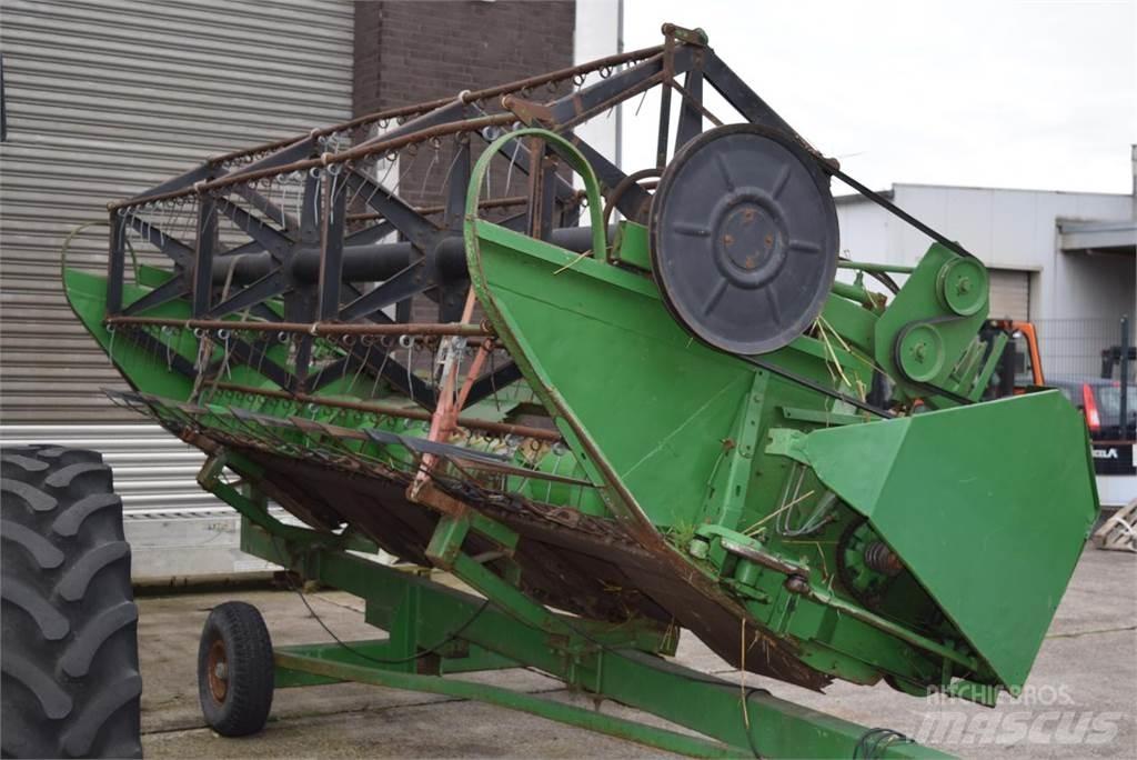 John Deere 1065 联合收割机