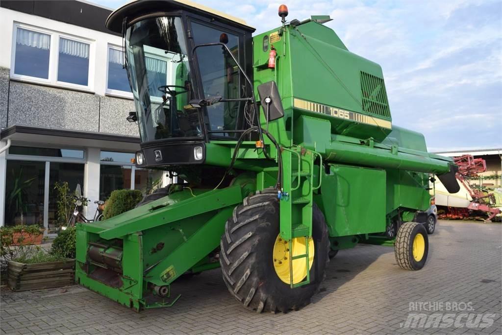 John Deere 1065 联合收割机
