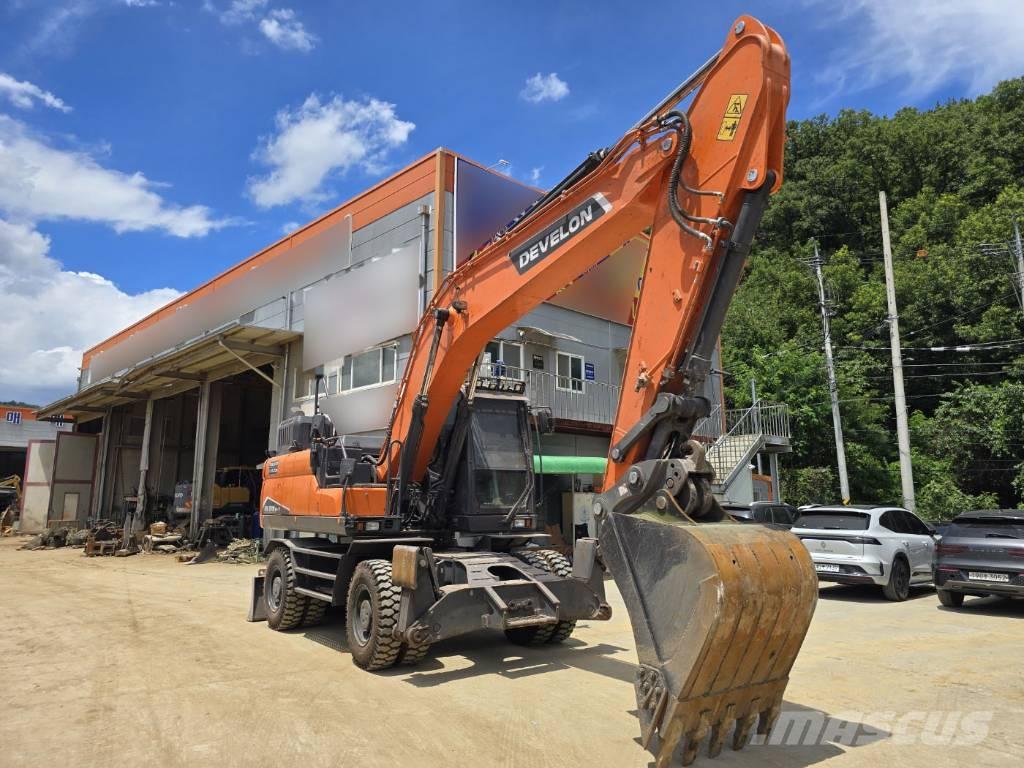 Doosan DX220W-7 轮式挖掘机