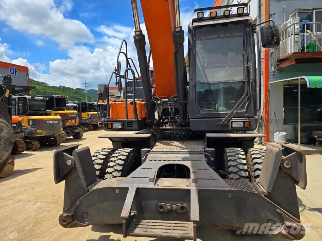 Doosan DX220W-7 轮式挖掘机
