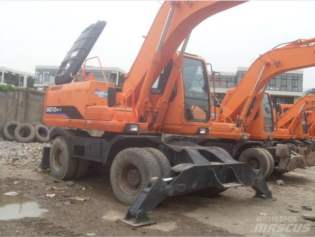 Doosan DH 210 W-7 轮式挖掘机