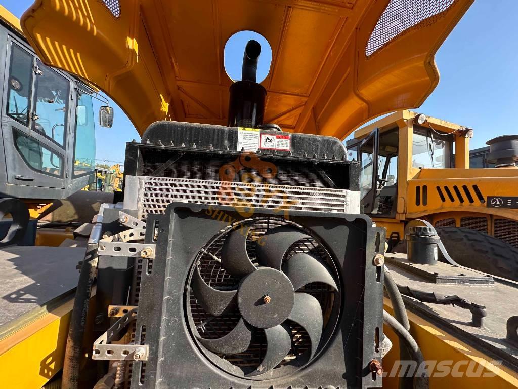 XCMG XS 233J 单轮压路机