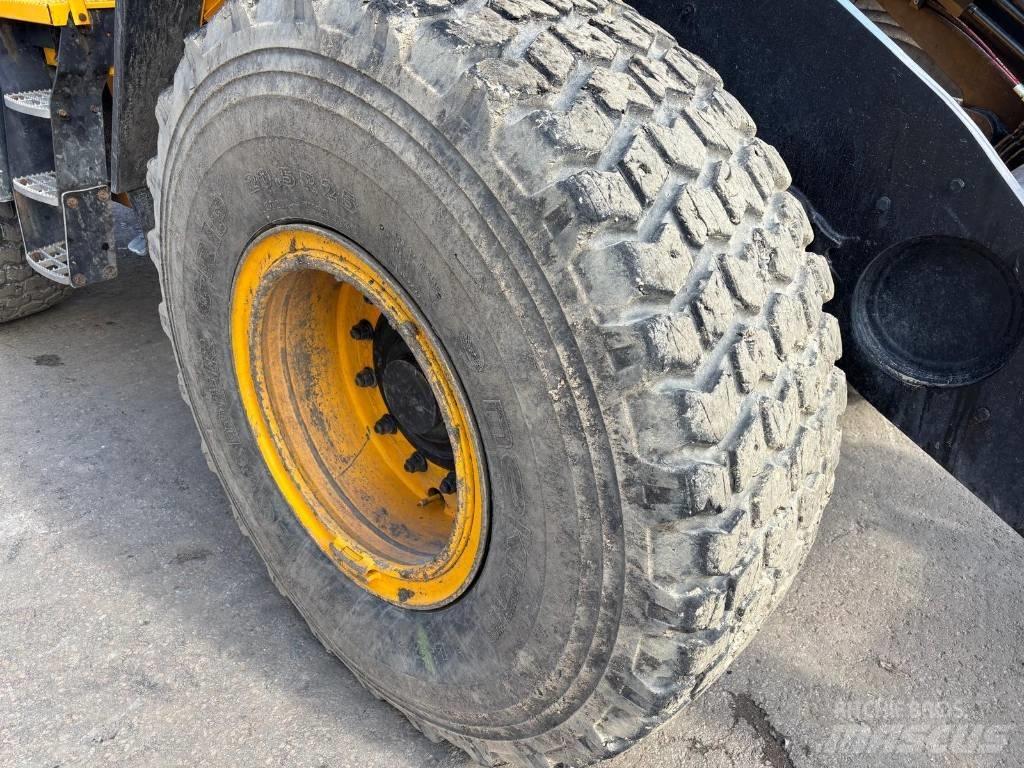 JCB 437 HT 轮式装载机