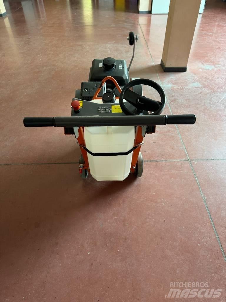 Husqvarna FS 400 沥青碎石同步封层车