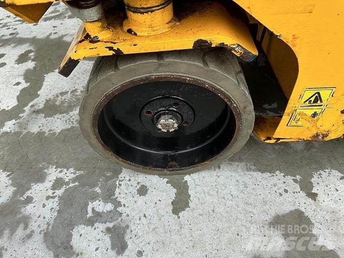 JCB S4046E 剪叉式升降机