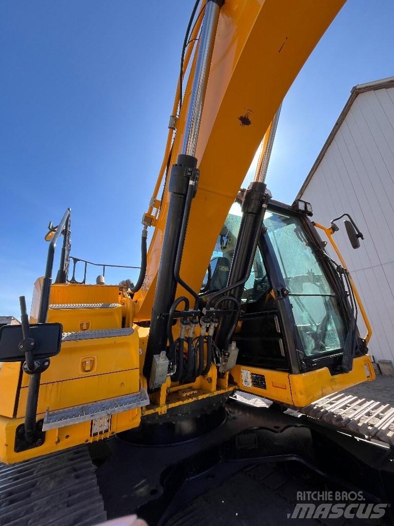 JCB JS 220 LC 履带挖掘机