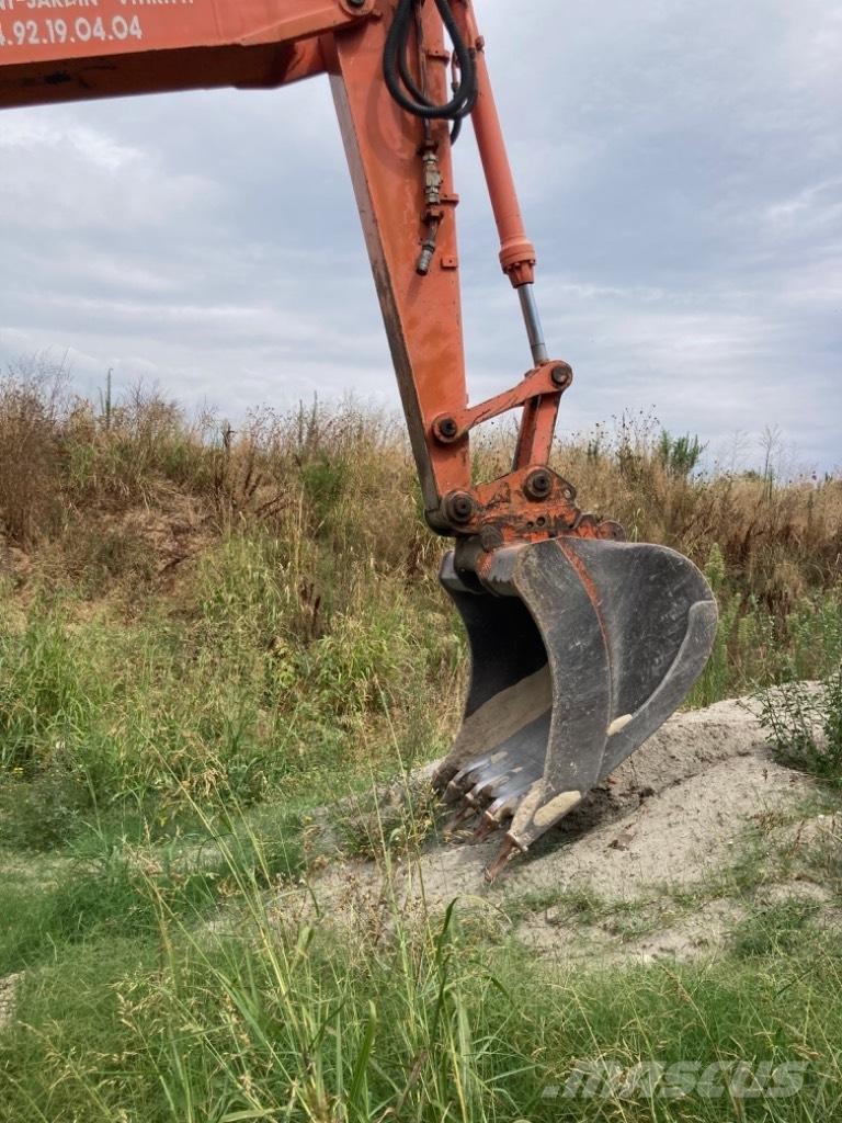 Hitachi EX 135 W 轮式挖掘机