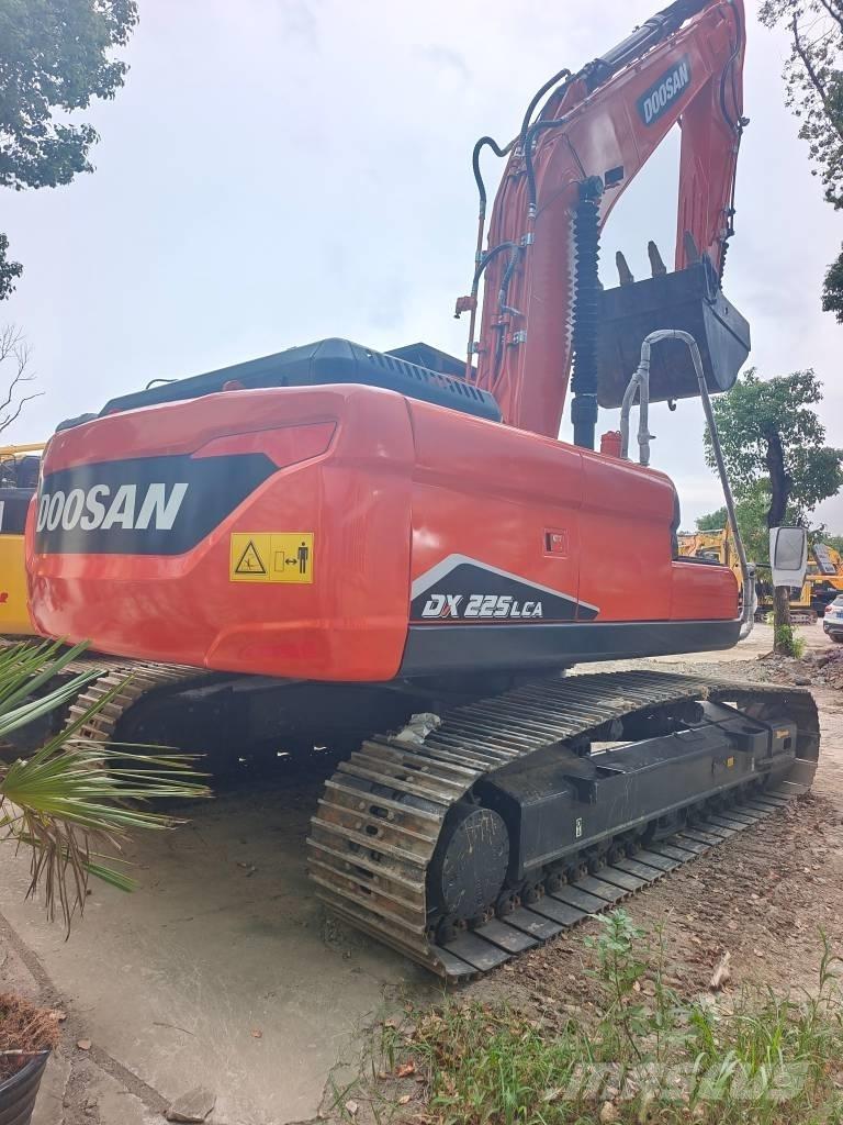 Doosan DX 225LC-9C 履带挖掘机