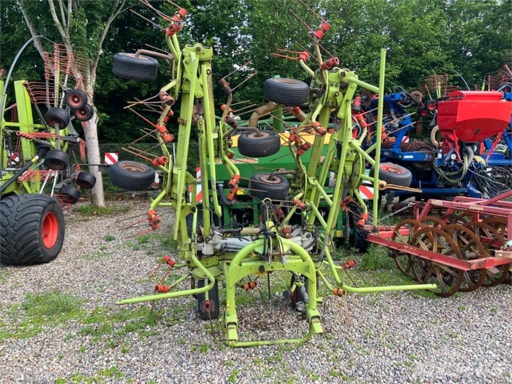 CLAAS VOLTO 870 犁耙和摊草机