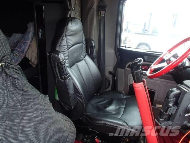 Peterbilt 388 牵引车