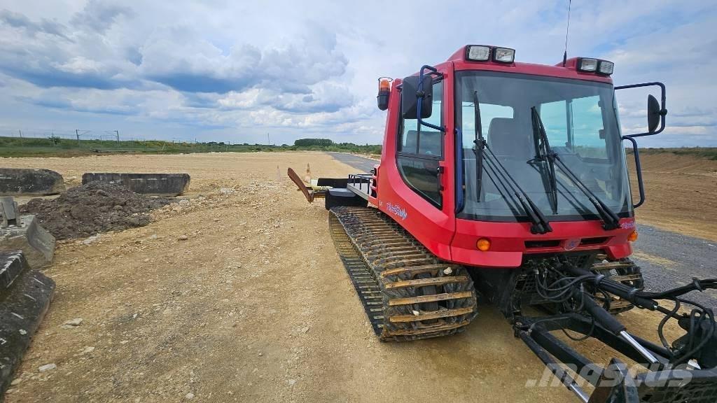  Pistenbully PB 100 铲雪车