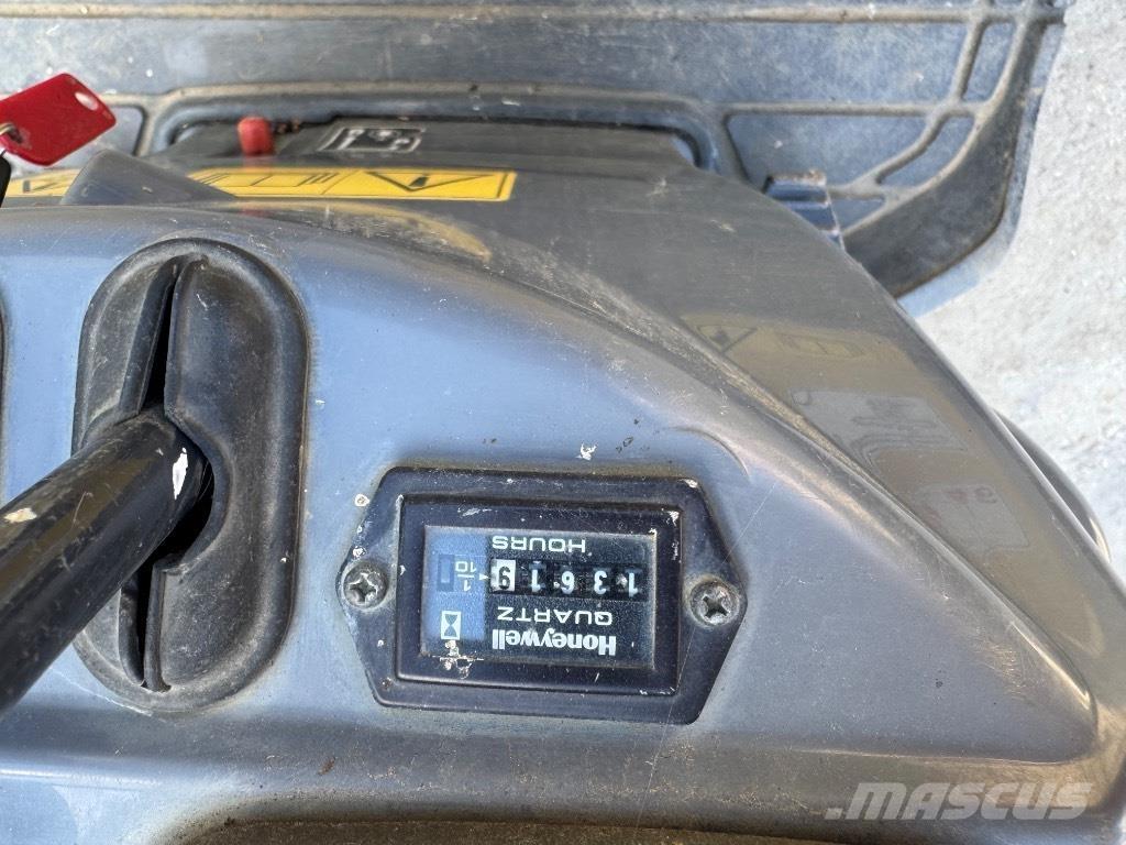 Yanmar SV08 (1C603) 小型挖掘机