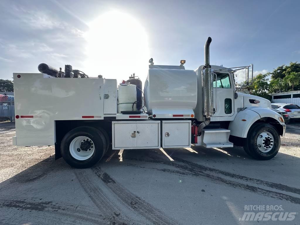 Peterbilt 335 油罐车
