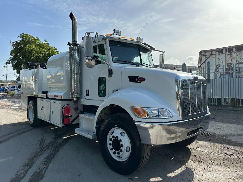 Peterbilt 335 油罐车