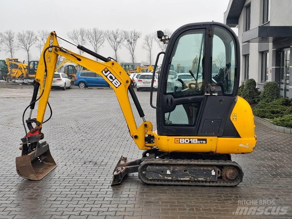 JCB 8018 CTS 小型挖掘机