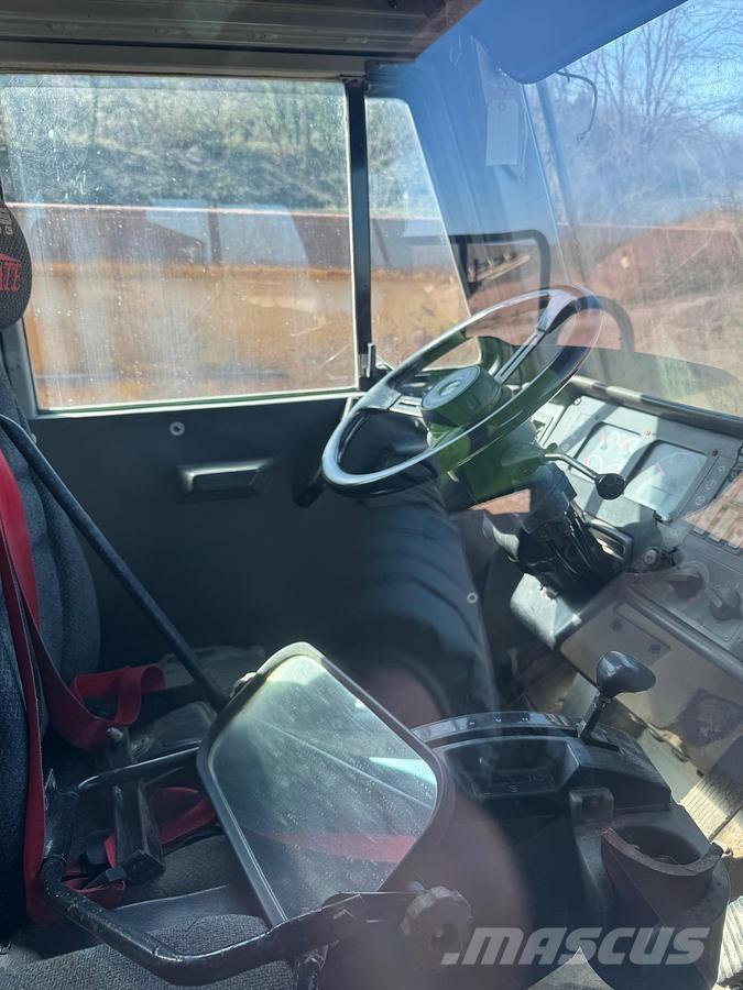 CAT 769D 驾驶室与内部